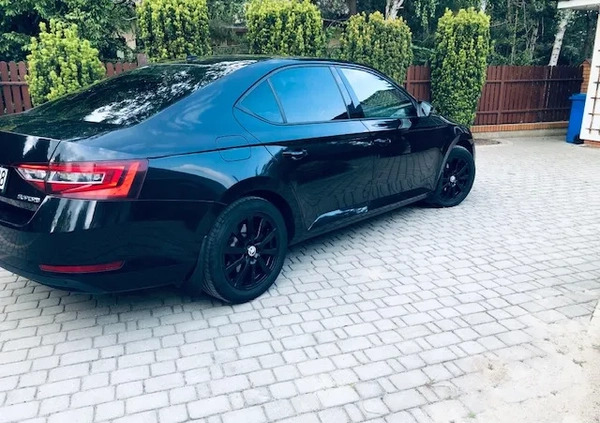 Skoda Superb cena 64999 przebieg: 211000, rok produkcji 2017 z Płock małe 37